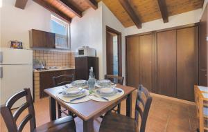 A kitchen or kitchenette at App,to Fiordaliso