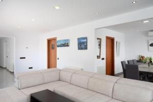 Χώρος καθιστικού στο Hauzify I Villa Velaz
