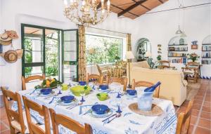 A restaurant or other place to eat at Nice Home In Arcos De La Frontera With 2 Bedrooms And Wifi