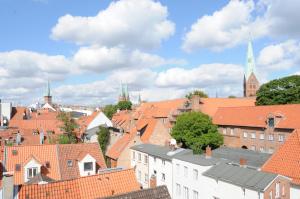 Nespecifikovaný výhled na destinaci Lübeck nebo výhled na město při pohledu z hotelu
