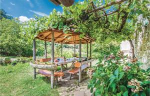 Taman di luar Podere Dei Frati