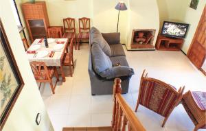 Telewizja i/lub zestaw kina domowego w obiekcie 3 Bedroom Stunning Home In Gran Alacant