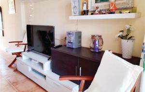 Televízia a/alebo spoločenská miestnosť v ubytovaní 1 Bedroom Nice Apartment In Cullera