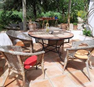 Zahrada ubytování FINCA LOS MELEROS Andalucian farmhouse set in its own land with beautiful terraces, garden & pool.