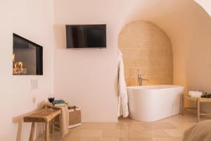 A television and/or entertainment centre at Palazzo Manzoni by MANZONI COLLECTION