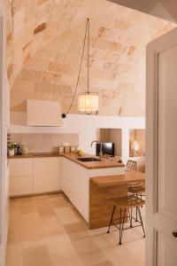 A kitchen or kitchenette at Palazzo Manzoni by MANZONI COLLECTION Még 24 kép