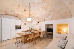 A kitchen or kitchenette at Palazzo Manzoni by MANZONI COLLECTION
