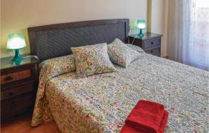 Łóżko lub łóżka w pokoju w obiekcie 3 Bedroom Awesome Home In Santa Pola