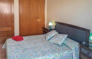 Łóżko lub łóżka w pokoju w obiekcie 3 Bedroom Awesome Home In Santa Pola