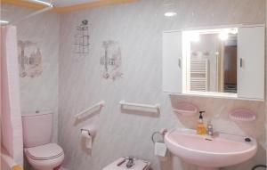 Kúpeľňa v ubytovaní Pet Friendly Apartment In Tossa De Mar