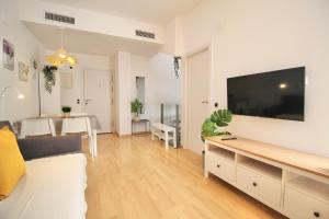 TV i/ili multimedijalni sistem u objektu Mediterranean Way - Tarragona Central Apartments