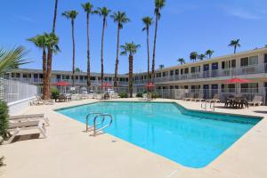 Bazén v ubytování Motel 6 Old town Scottsdale Fashion Square nebo v jeho okolí