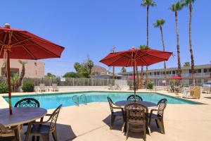 Bazén v ubytování Motel 6 Old town Scottsdale Fashion Square nebo v jeho okolí
