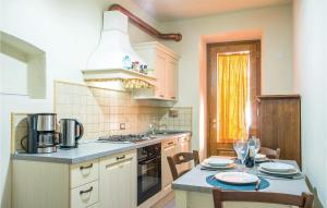 a kitchen with a table and a stove top oven at Narciso in Lamporecchio