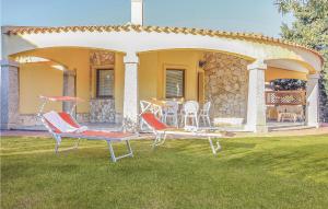 a patio with chairs and a table in the grass at Lovely Home In Ca- With Wifi in Monte Nai