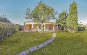 a small yellow house with a grass yard at Lovely Home In Ca- With Wifi in Monte Nai