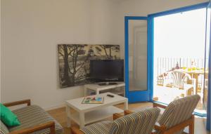 Televízia a/alebo spoločenská miestnosť v ubytovaní Nice Apartment In Tossa De Mar