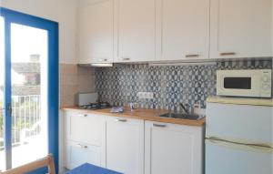 Kuchyňa alebo kuchynka v ubytovaní Nice Apartment In Tossa De Mar