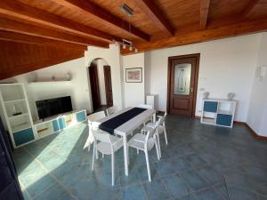 a dining room with a table and chairs at Casa Vacanze Arya in Capo dʼOrlando