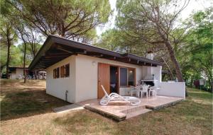Casa pequeña con porche y patio en Novamiramare 4, en Belvedere
