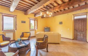 Galeriebild der Unterkunft Nice Apartment In Citt Di Castello Pg With 4 Bedrooms, Wifi And Outdoor Swimming Pool in Lerchi