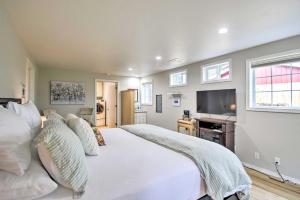 Imagen de la galería de Port Angeles Abode with Yard and Guest House!, en Port Angeles