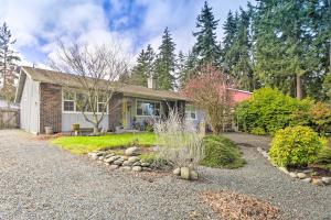 Imagen de la galería de Port Angeles Abode with Yard and Guest House!, en Port Angeles