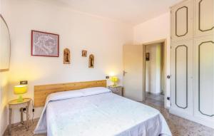 a bedroom with a large white bed and two lamps at Casa Della Margherita in Camaiore