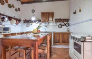 Kuchyň nebo kuchyňský kout v ubytování Nice Home In Raccuja With Kitchen
