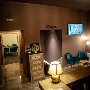 a waiting room with a table and chairs and a lamp at The Nest Baia Mare in Baia Mare