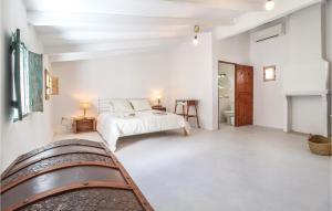 A bed or beds in a room at 1 Bedroom Cozy Apartment In Altea