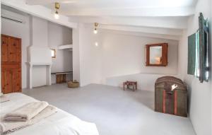 A bed or beds in a room at 1 Bedroom Cozy Apartment In Altea