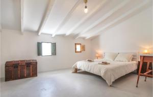 A bed or beds in a room at 1 Bedroom Cozy Apartment In Altea