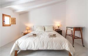 A bed or beds in a room at 1 Bedroom Cozy Apartment In Altea