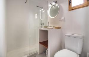 A bathroom at 1 Bedroom Cozy Apartment In Altea