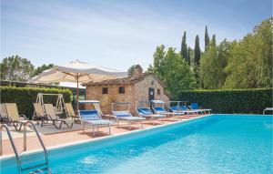 The swimming pool at or close to Colombaia