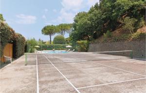 Tenis dan/atau kemudahan skuasy di Stunning Home In San Feliciano Sul Tpg atau berdekatan