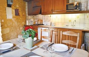a kitchen with a table with plates and wine glasses at Stunning Home In Cénac-Et-Saint-Julien in Cénac-et-Saint-Julien