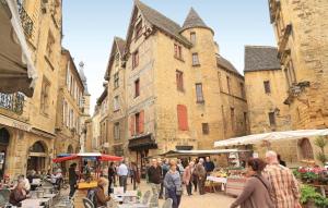 Cénac-et-Saint-JulienにあるAwesome Home In Cnac-et-saint-julien With Kitchenのギャラリーの写真