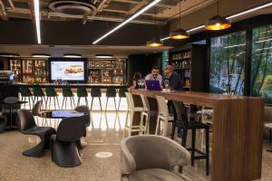 Lounge alebo bar v ubytovaní Lidotel Caracas