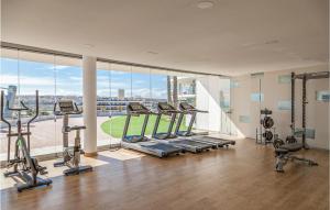 Posilňovňa alebo fitness centrum v ubytovaní Nice Apartment In Los Arenales Del Sol