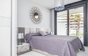 Posteľ alebo postele v izbe v ubytovaní Nice Apartment In Los Arenales Del Sol + 23 fotografií