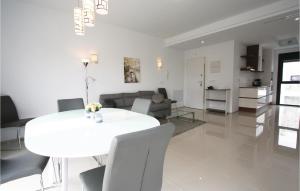 Galeriebild der Unterkunft Beautiful Apartment In Arenales Del Sol With Outdoor Swimming Pool in Arenales del Sol