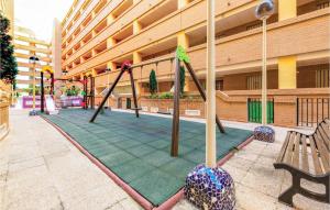 ein leerer Spielplatz in einem Gebäude mit Spielplatz in der Unterkunft Gorgeous Apartment In Oropesa Del Mar in Oropesa del Mar