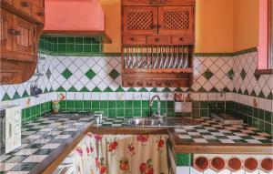 Kuchyňa alebo kuchynka v ubytovaní One-Bedroom Holiday Home In Benalauria