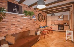 Nhà bếp/bếp nhỏ tại 2 Bedroom Amazing Home In Ragusa Rg