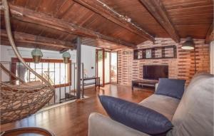 Khu vực ghế ngồi tại 2 Bedroom Amazing Home In Ragusa Rg +20 ảnh