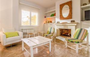 Posezení v ubytování 4 Bedroom Lovely Home In Alacant