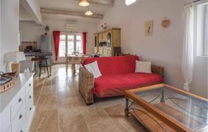 Χώρος καθιστικού στο Gorgeous Home In Saint-Saturnin-Lès-Apt
