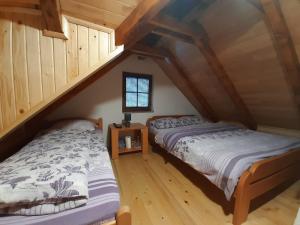 Ένα ή περισσότερα κρεβάτια σε δωμάτιο στο Apartmani i sobe "Vodenica" Janjske Otoke